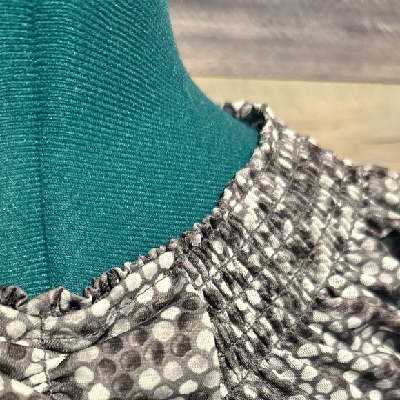 THE LIMITED - Women’s STRETCH TOP short sleeve RUFFLE Sz S Dots - NEUTRA… - Picture 7 of 8